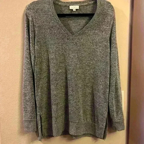 Lucky Brand V Neck sweater good as new! - Picture 4 of 8
